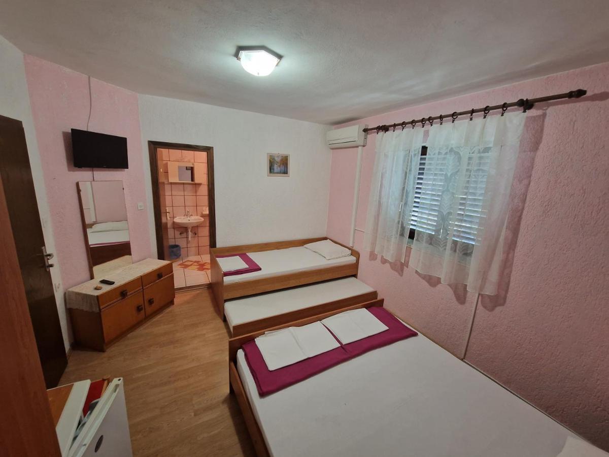 Rooms Anita Sibinj Sibinj Krmpotski Εξωτερικό φωτογραφία