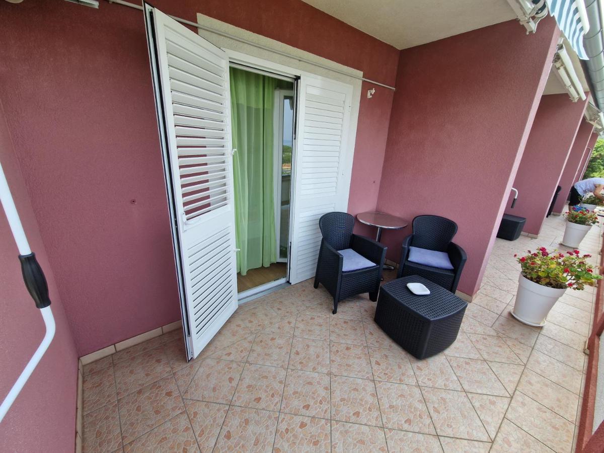 Rooms Anita Sibinj Sibinj Krmpotski Εξωτερικό φωτογραφία