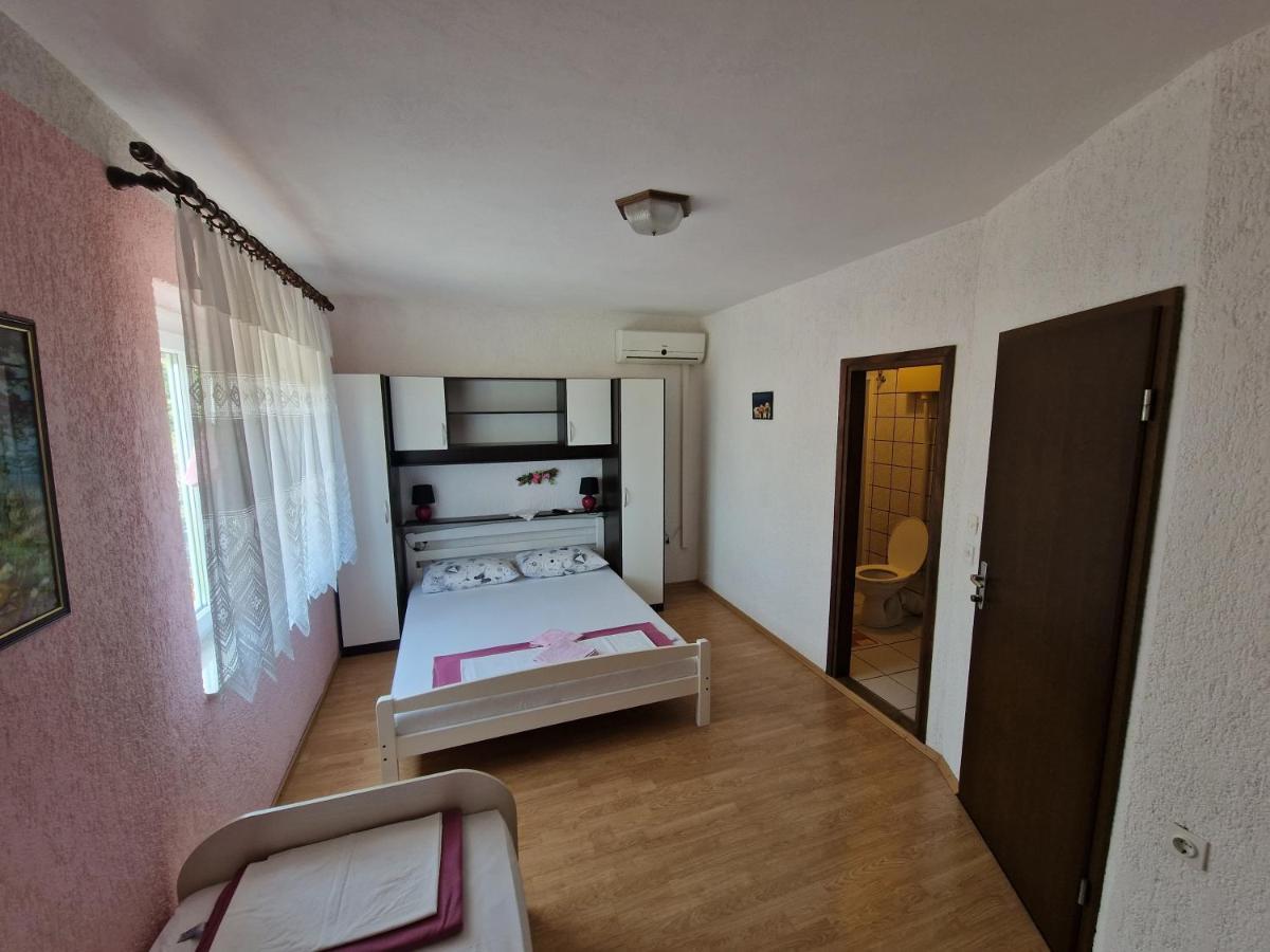 Rooms Anita Sibinj Sibinj Krmpotski Εξωτερικό φωτογραφία